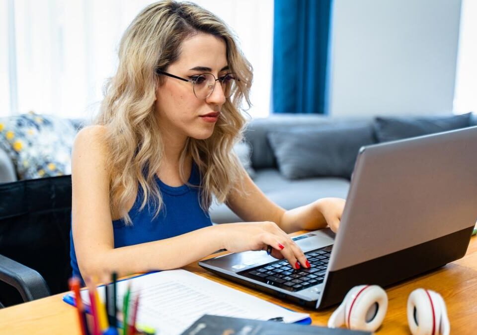 5 Work-From-Home Gigs That Can Make You Richer Than a Full-Time Job