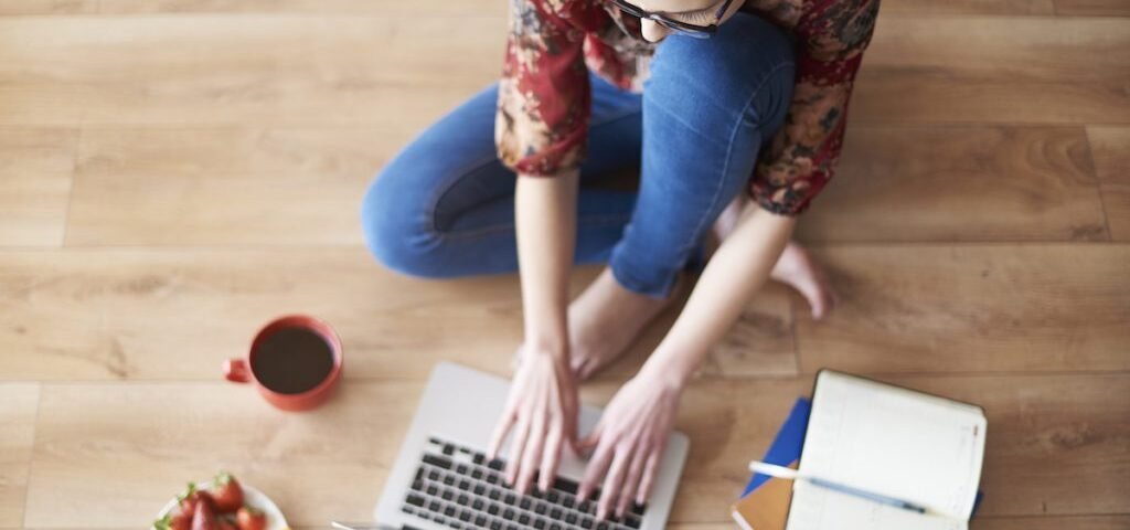 7 In-Demand Virtual Assistant Services to Help You Earn up to /Hour