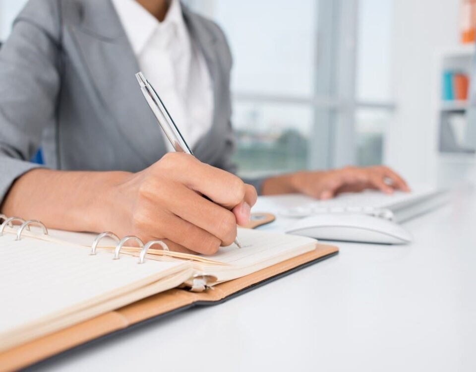 Administrative Assistant Job Description (Plus Template)