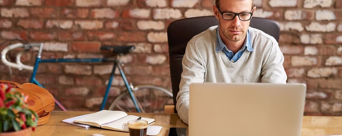 10 Jobs for Introverts Who Struggle With Social Burnout